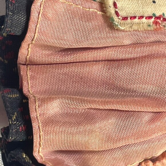 Vintage Handcrafted European Folk Art Doll With Traditional Dress & Hat Collecti - Picture 7 of 8